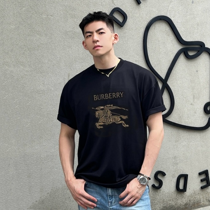 burberry equestrian embroidery t-shirt